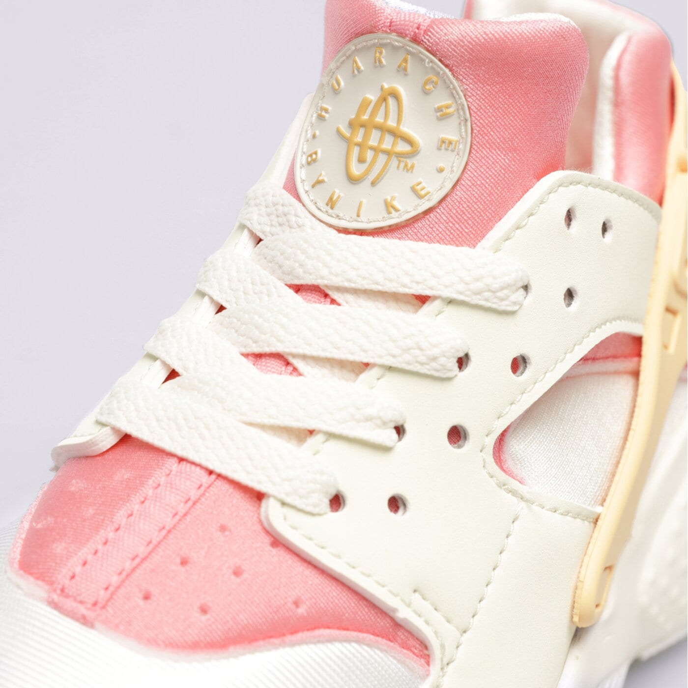 Детски маратонки NIKE HUARACHE RUN  654275-118 цвят кремав