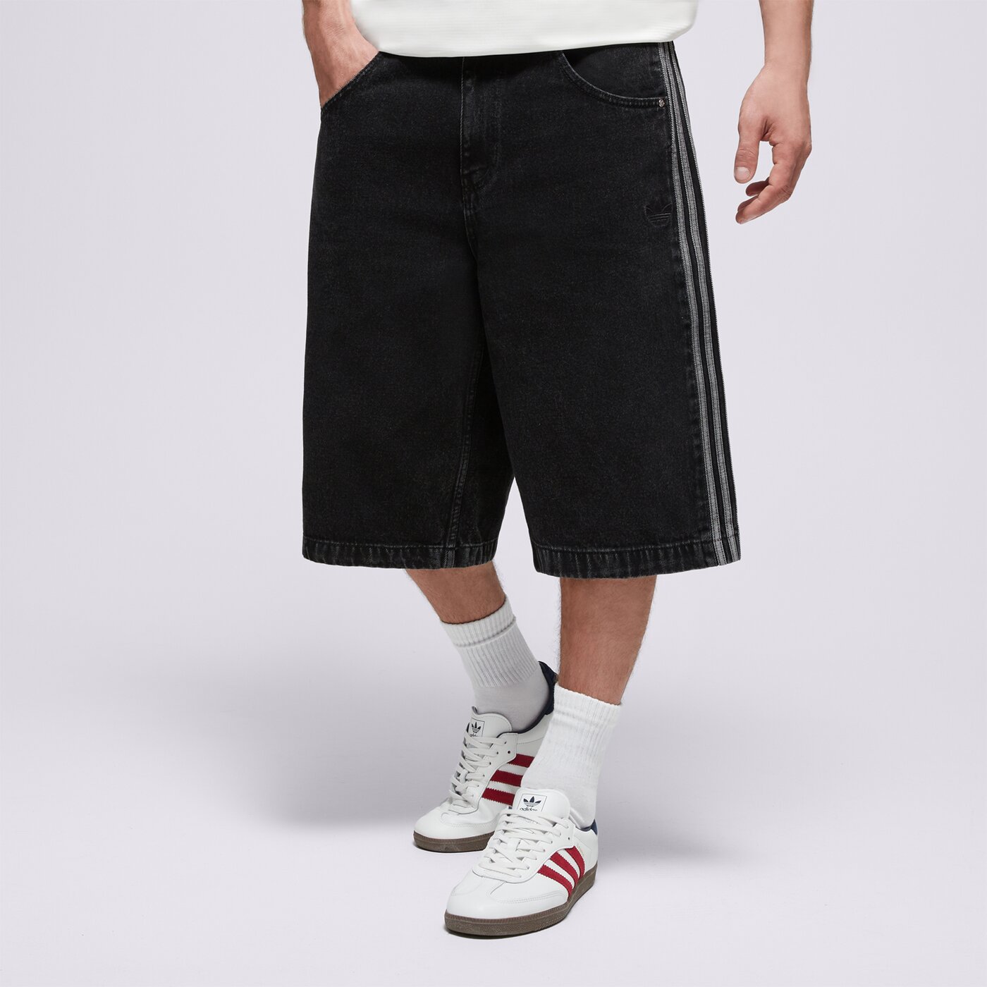Мъжки къси панталони ADIDAS ШОРТИ ADICOLOR DENIM FIREBIRD SHORTS jc6719 цвят черен