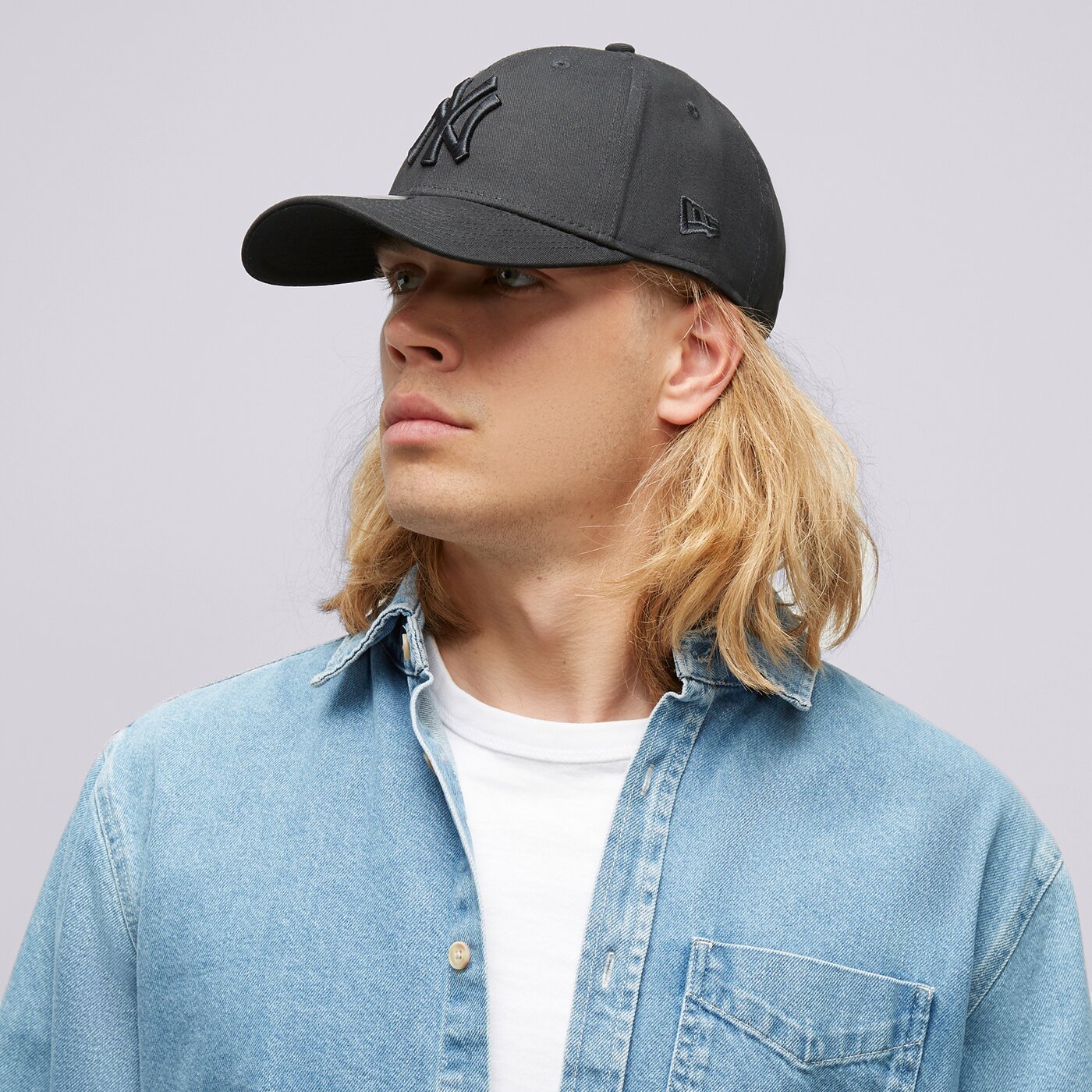 Дамска шапка с козирка NEW ERA ШАПКА MLB 9FORTY NEW YORK YANKEES CAP NY YANKEES BLK 80468932 цвят черен