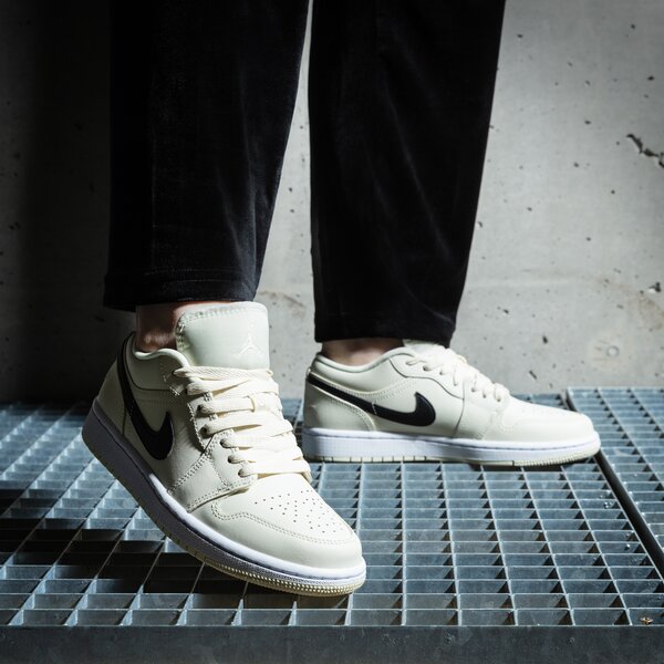 AIR JORDAN 1 LOW  dc0774-121 цвят бежов