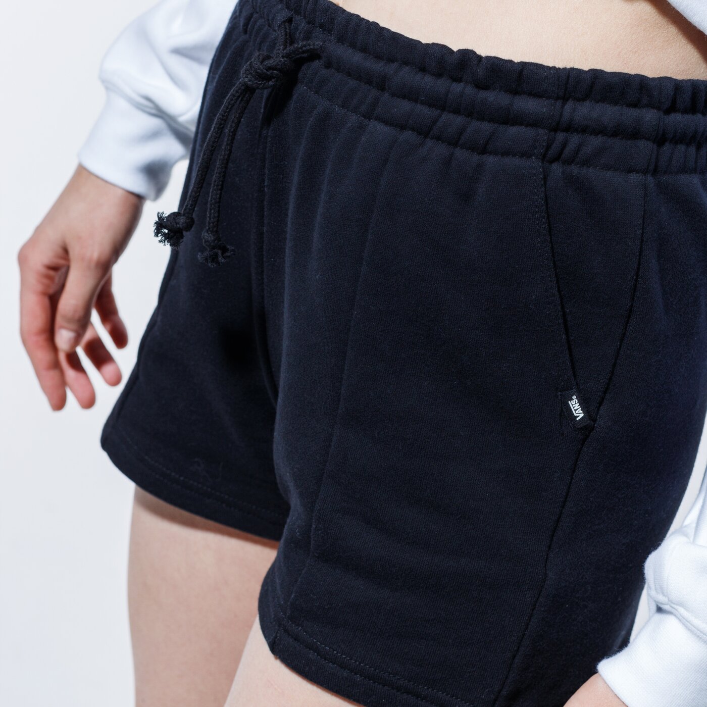 Дамски къси панталони VANS ШОРТИ STRAIT OUT SHORT vn0a4dpsblk1 цвят черен