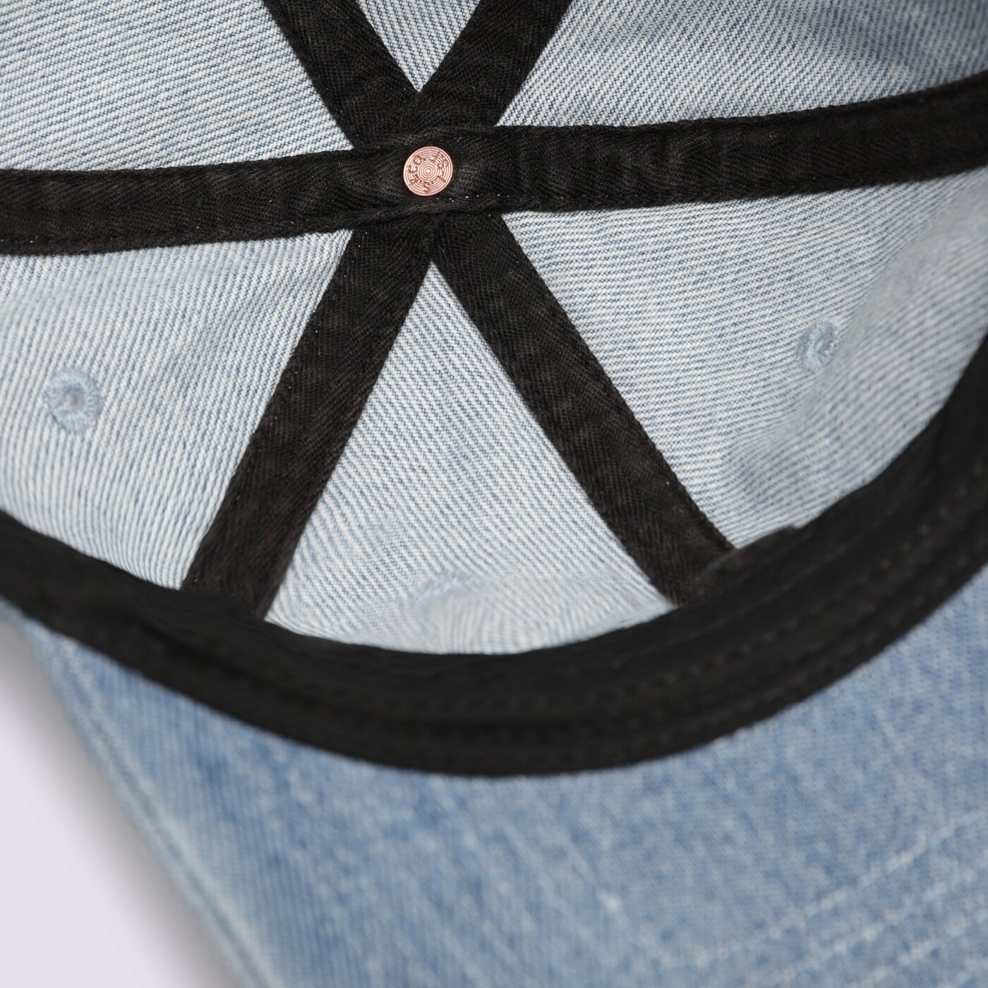 Дамска шапка с козирка LEVI'S ШАПКА ESSENTIAL CAP d75890003 цвят син