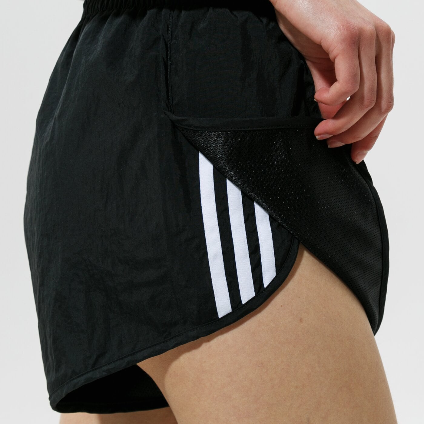 Дамски къси панталони ADIDAS ШОРТИ 3STR SHORTS gn2885 цвят черен