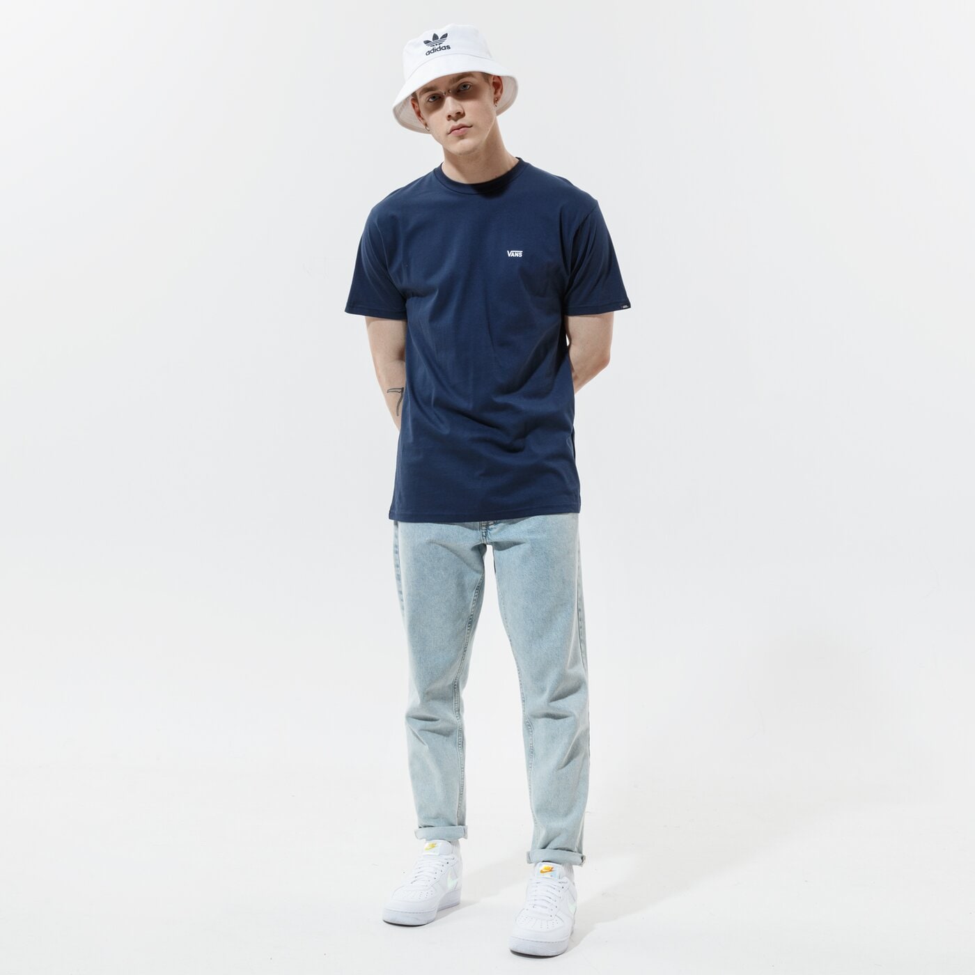 Мъжка тениска VANS ТЕНИСКА MN LEFT CHEST LOGO TEE АНЦУГS BLUES/WHITE vn0a3cze5s21 цвят тъмносин