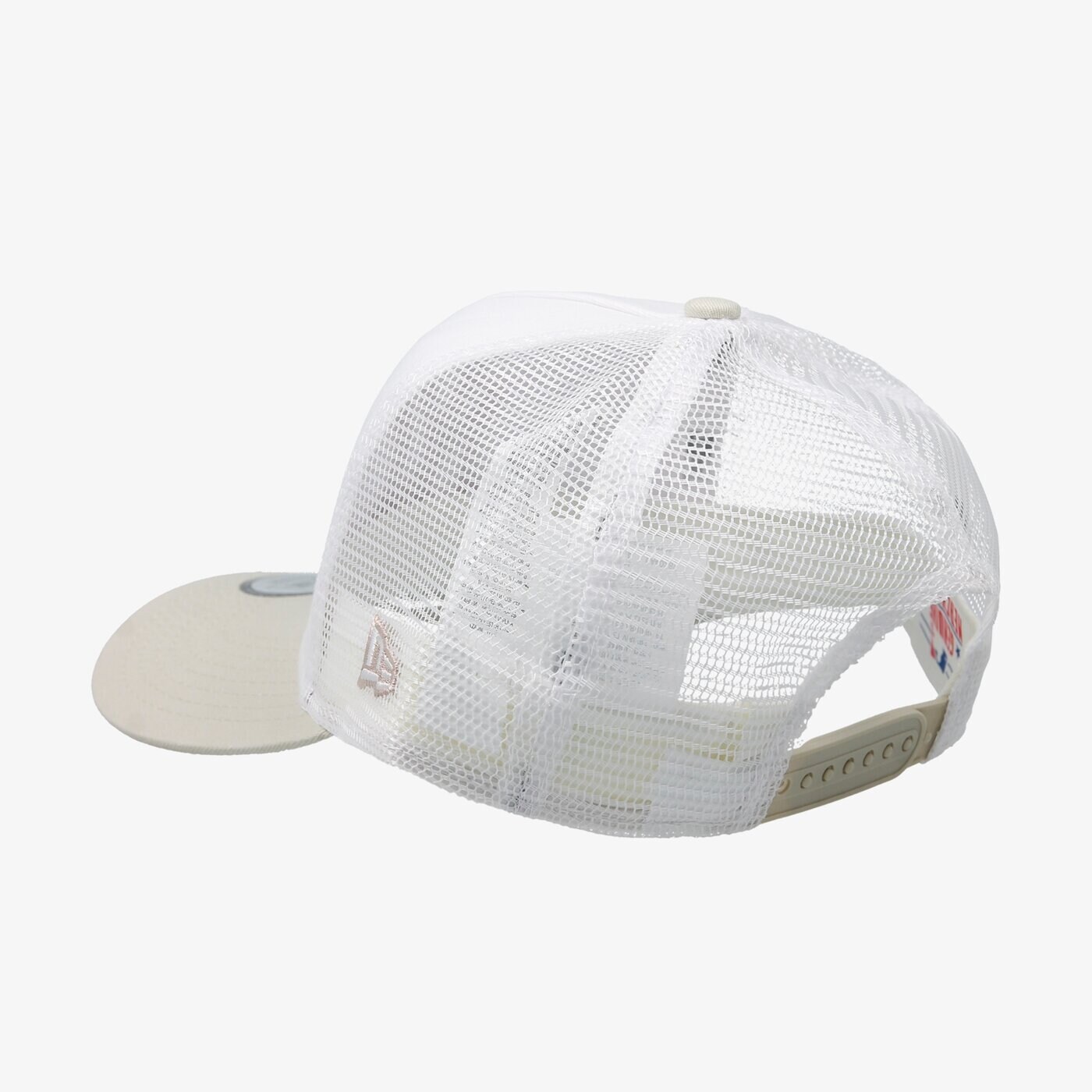 Мъжка шапка с козирка NEW ERA ШАПКА ESSENTIAL TRUCKER NY YANKEES NEW YORK YANKEES  80581002 цвят бял