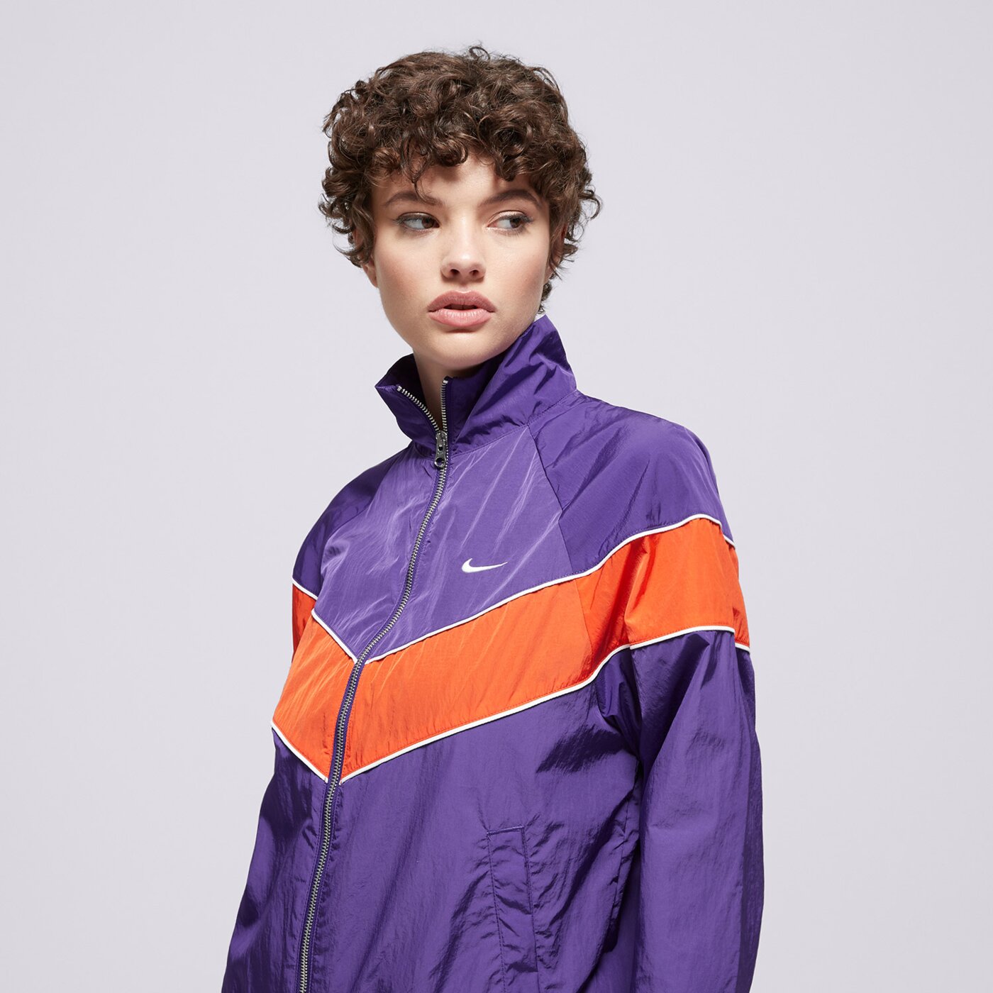 Дамско преходно яке NIKE ЯКЕ W NSW NK WR WVN UV FZ JKT fv6304-547 цвят виолетов