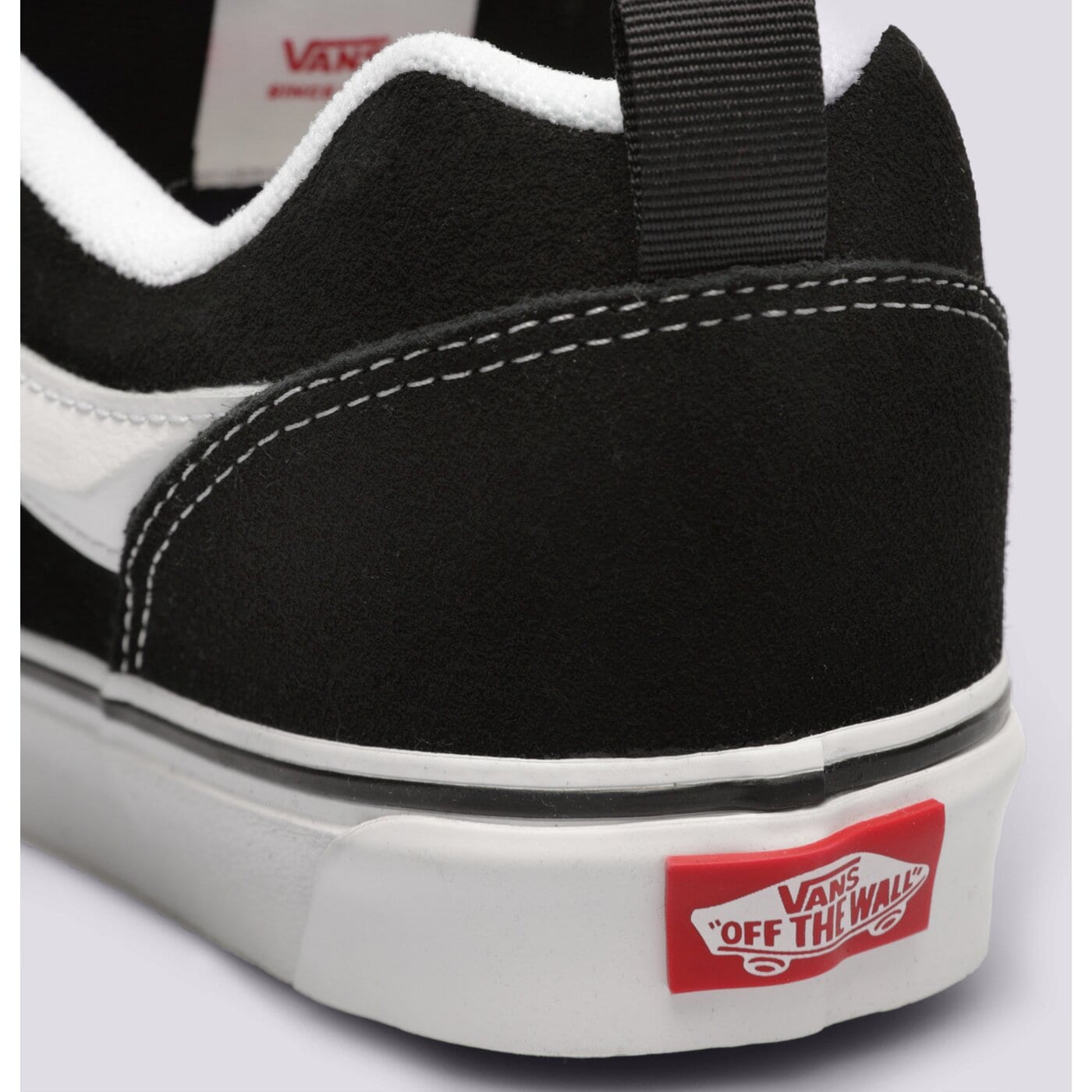 Мъжки маратонки VANS KNU SKOOL  vn0009qc6bt1 цвят черен