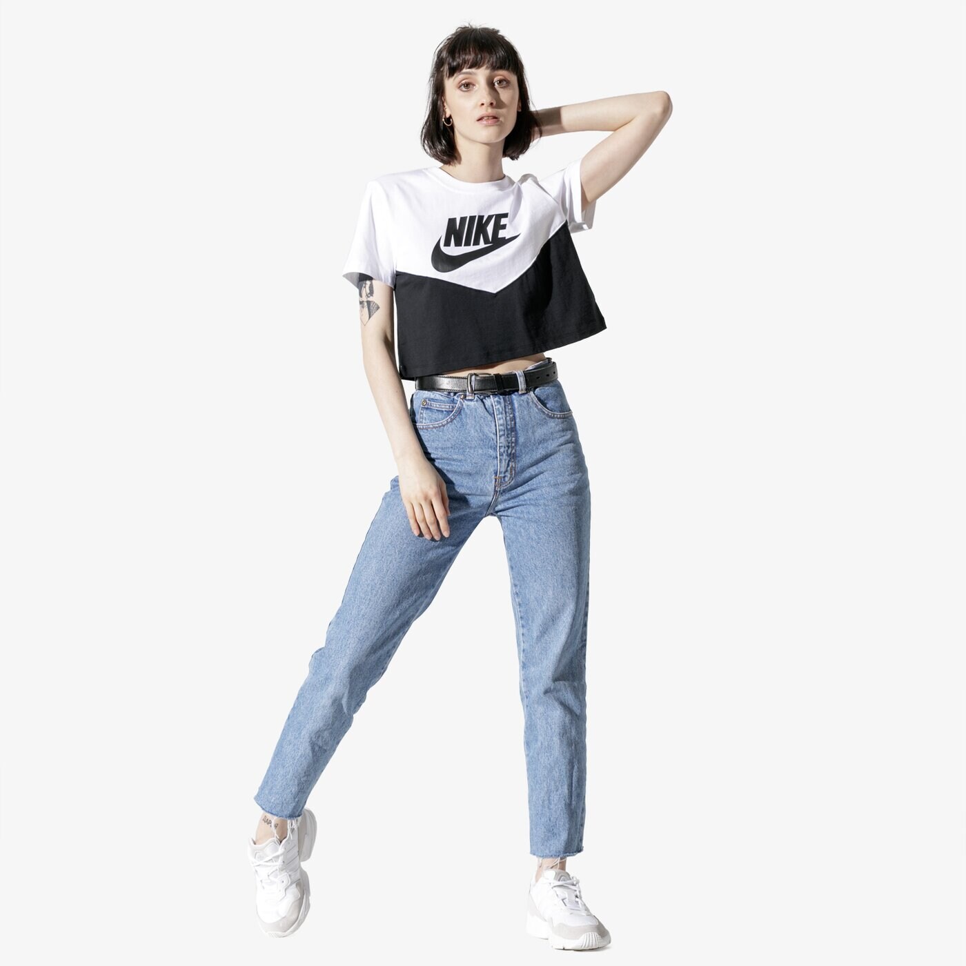 Дамска тениска NIKE ТОП W NSW HRTG ТОП SS ar2513-010 цвят бял