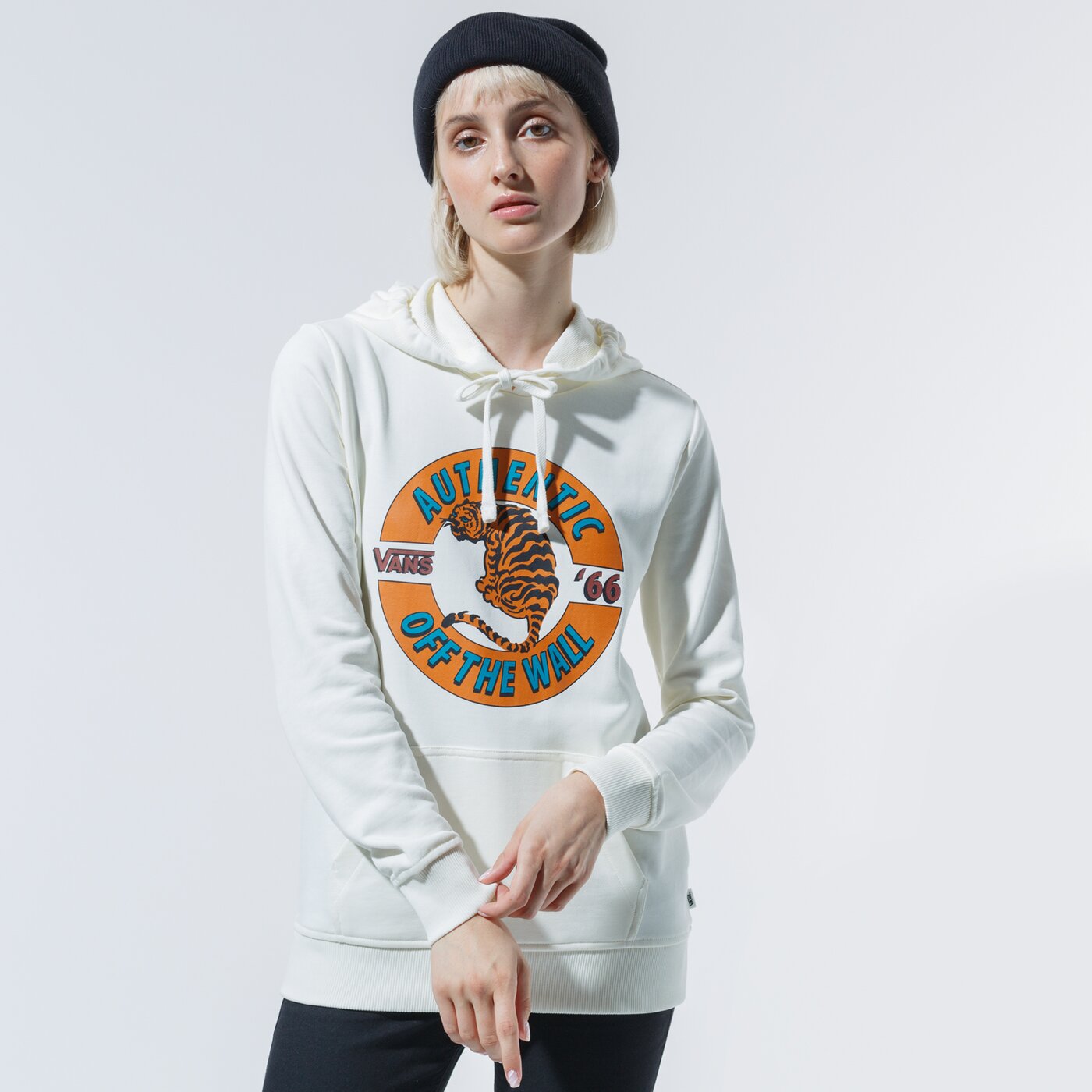 Дамски суичър VANS СУИТЧЪР С КАЧУЛКА CHARRA HOODIE vn0a53otfs81 цвят бял