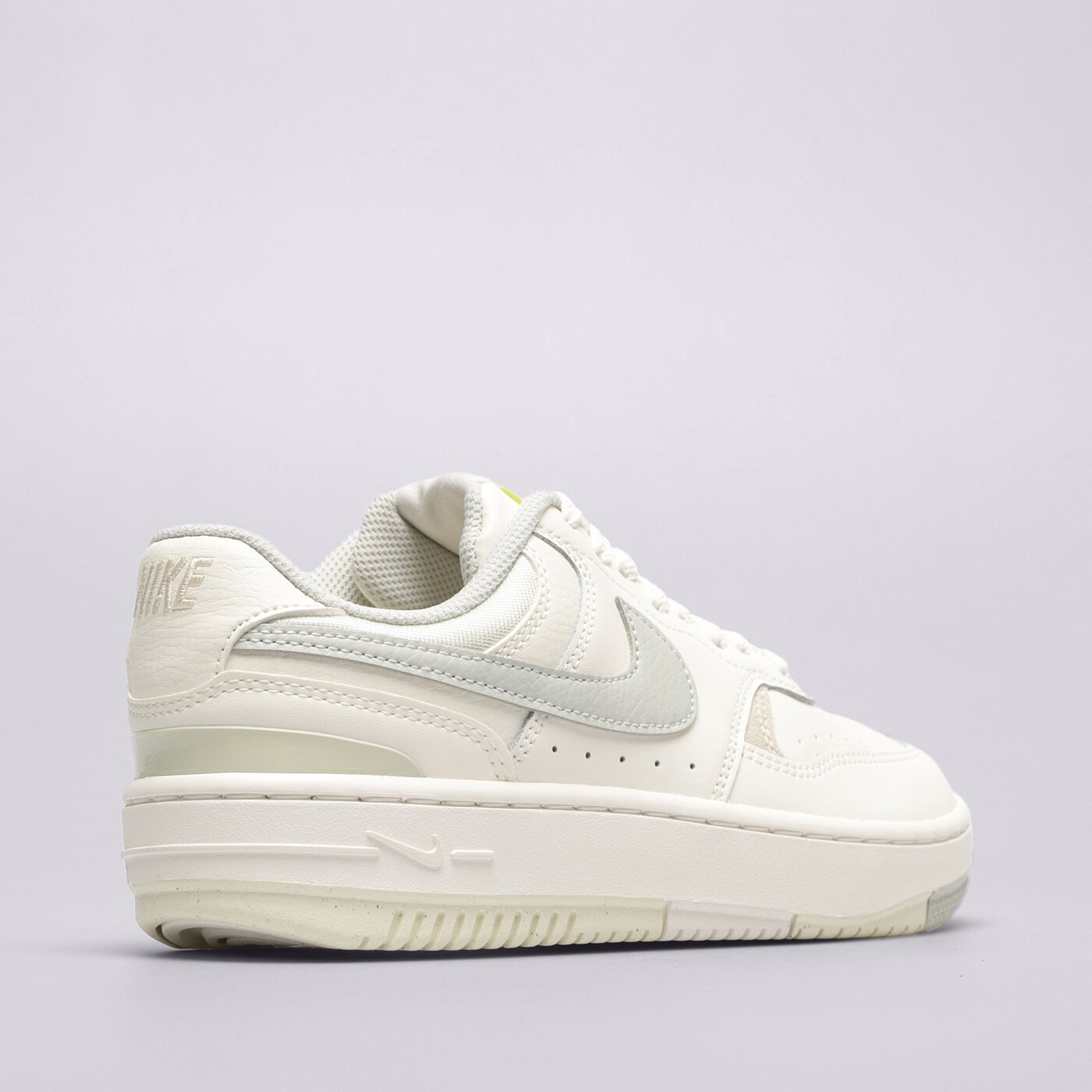 Дамски маратонки NIKE GAMMA FORCE dx9176-107 цвят бежов