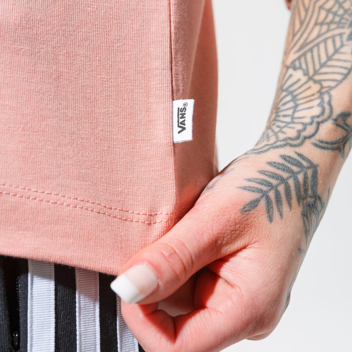 Дамска тениска VANS ТЕНИСКА FLYING V CLASSIC LS BF vn0a47wnzls1 цвят розов