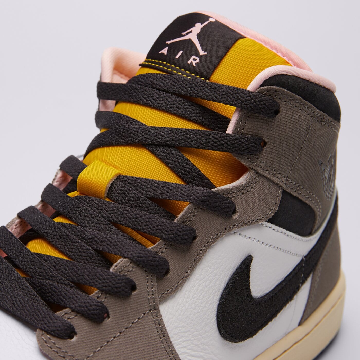 Мъжки маратонки AIR JORDAN 1 MID  hq2011-100 цвят бял