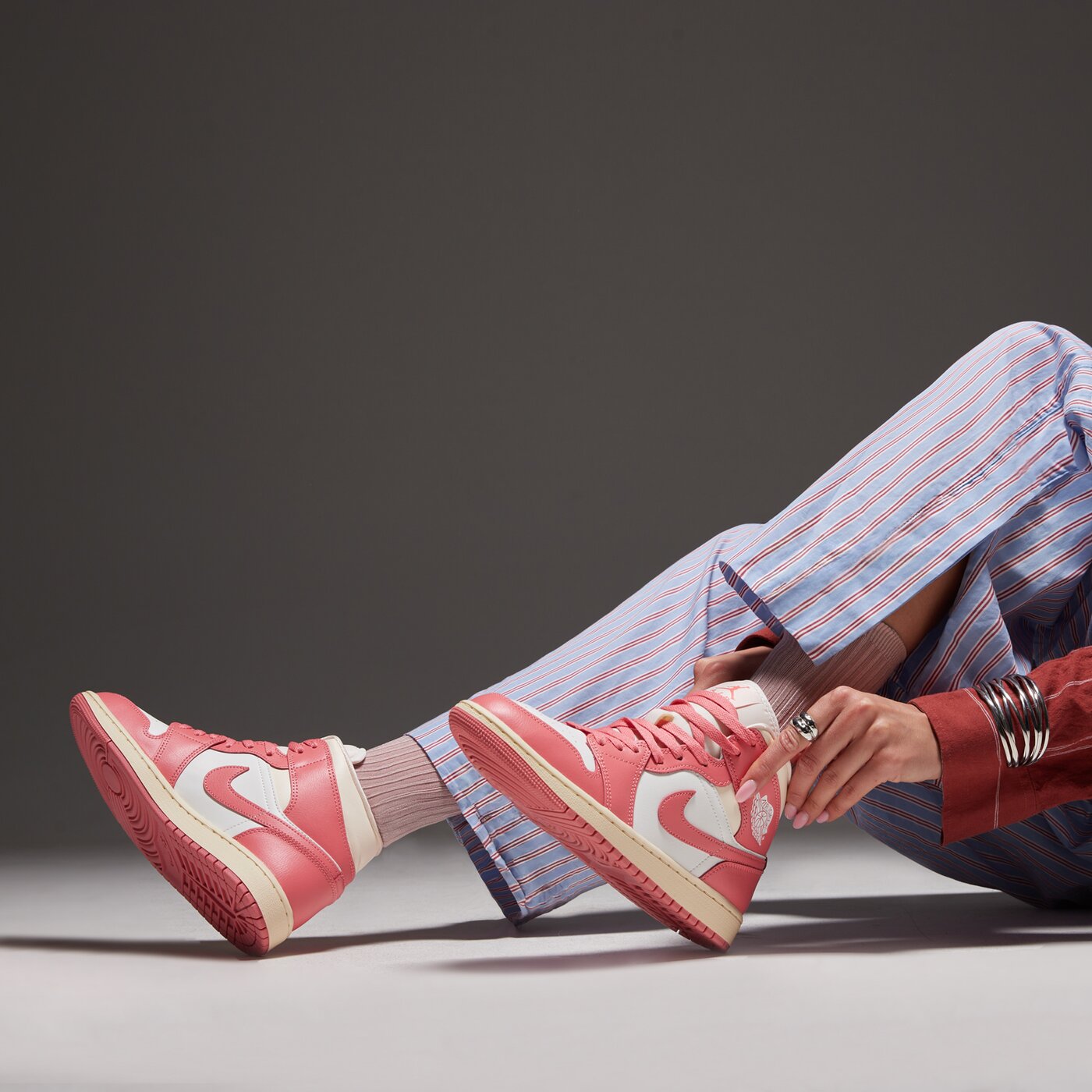 Дамски маратонки JORDAN AIR 1 MID  bq6472-109 цвят бежов