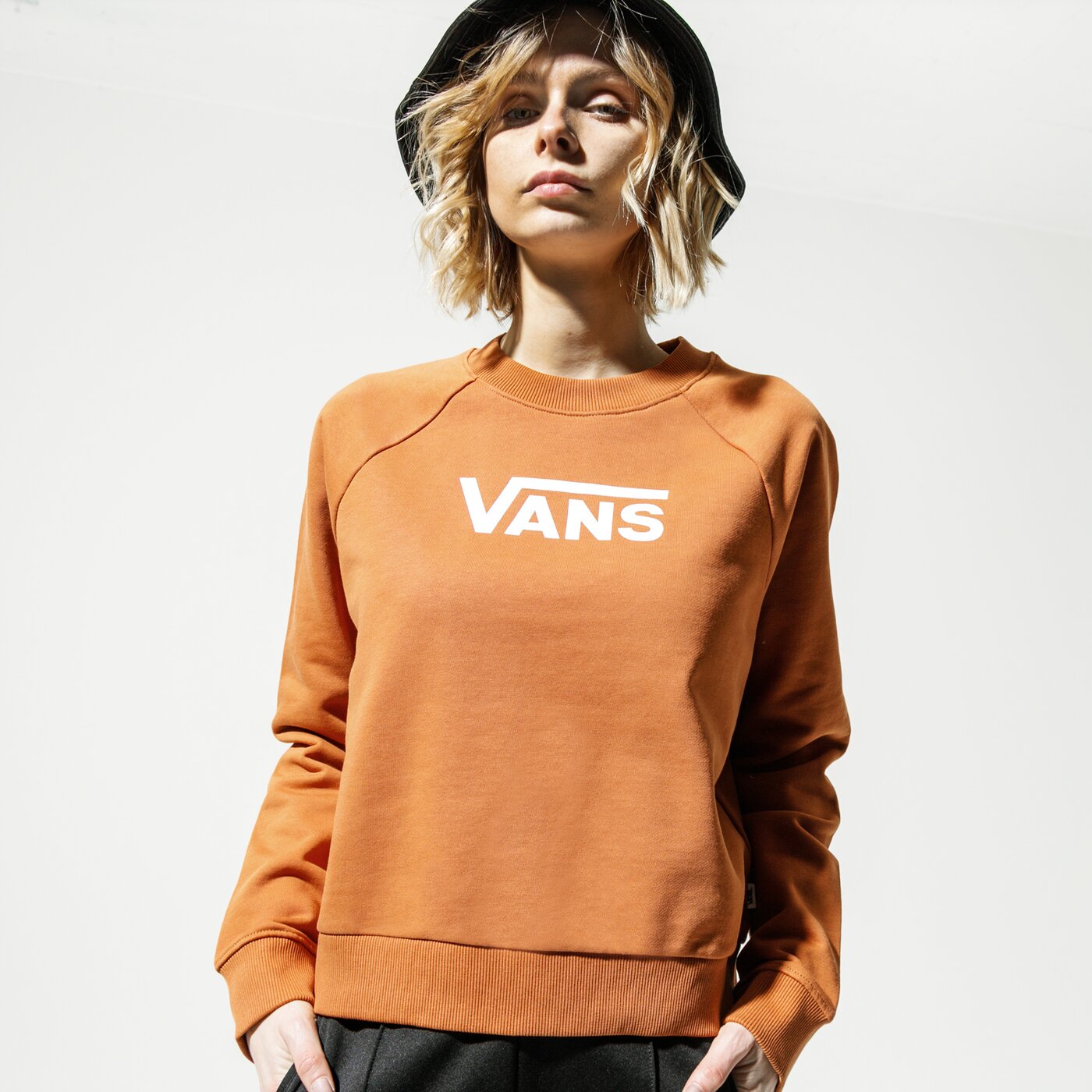 Дамски суичър VANS СУИТЧЪР WM FLYING V FT BOXY CREW ADOBE vn0a47thvwq1 цвят кафяв