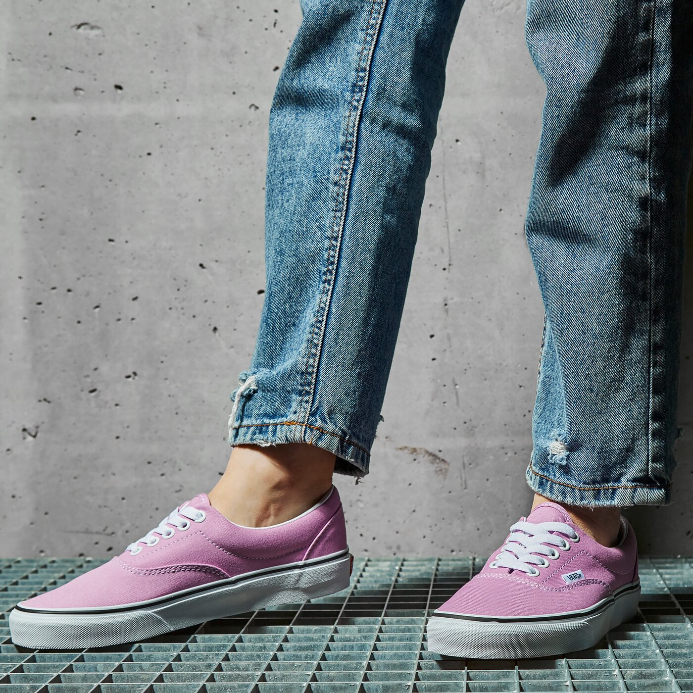 Дамски маратонки VANS UA ERA  vn0a54f13sq1 цвят виолетов