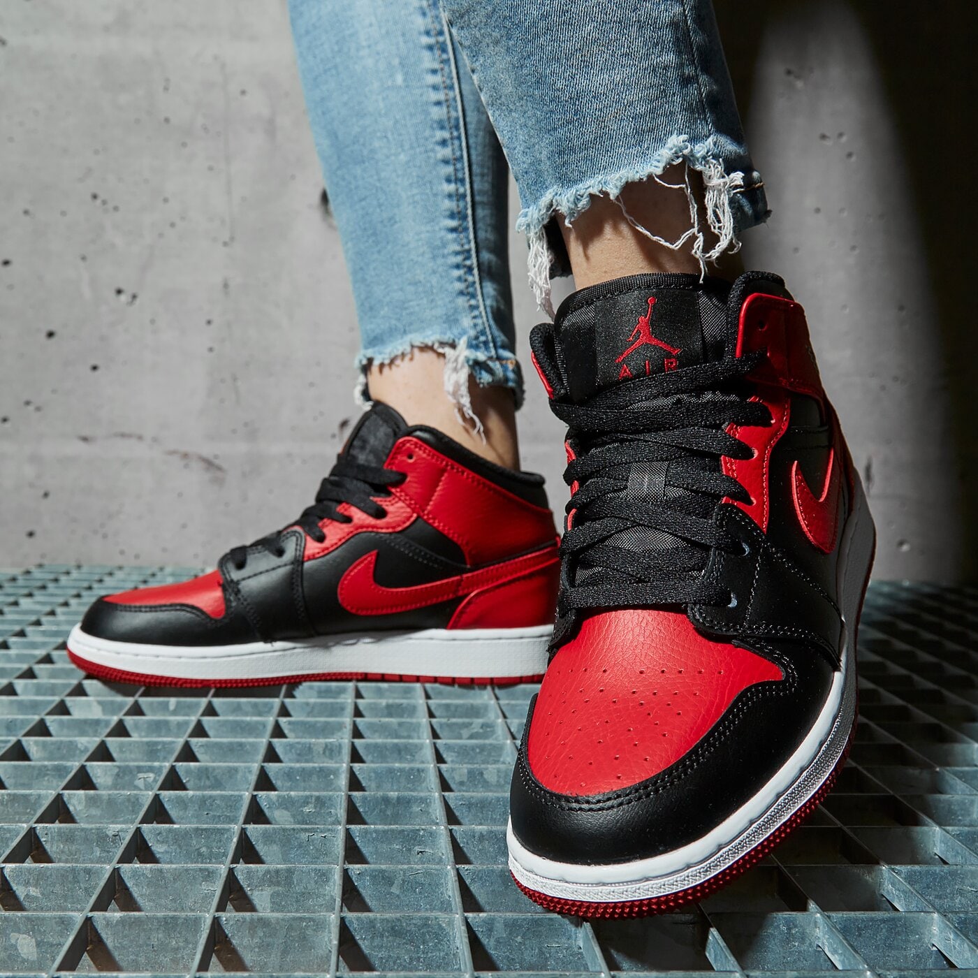 Детски маратонки AIR JORDAN 1 MID  554725-074 цвят червен