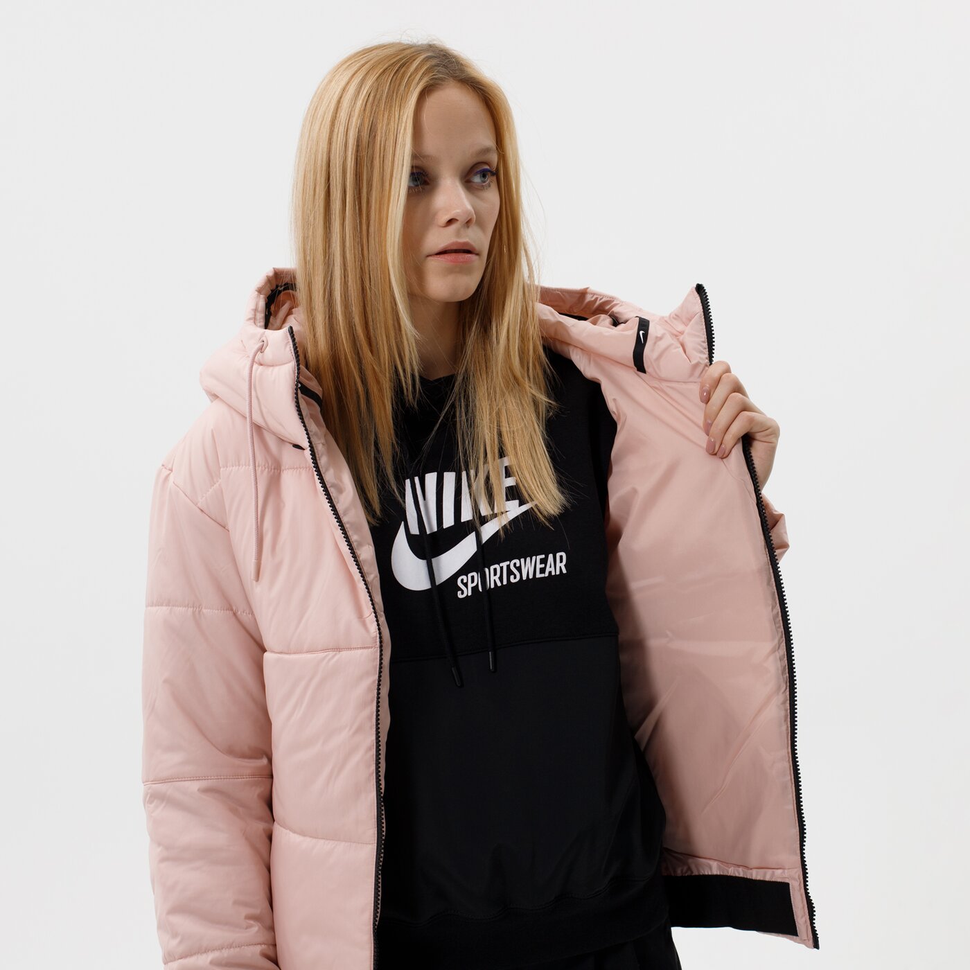 Дамско зимно яке NIKE ЯКЕ ЗИМНО WNSW TF RPL CLASSIC TAPE JKT P dj6997-601 цвят бежов