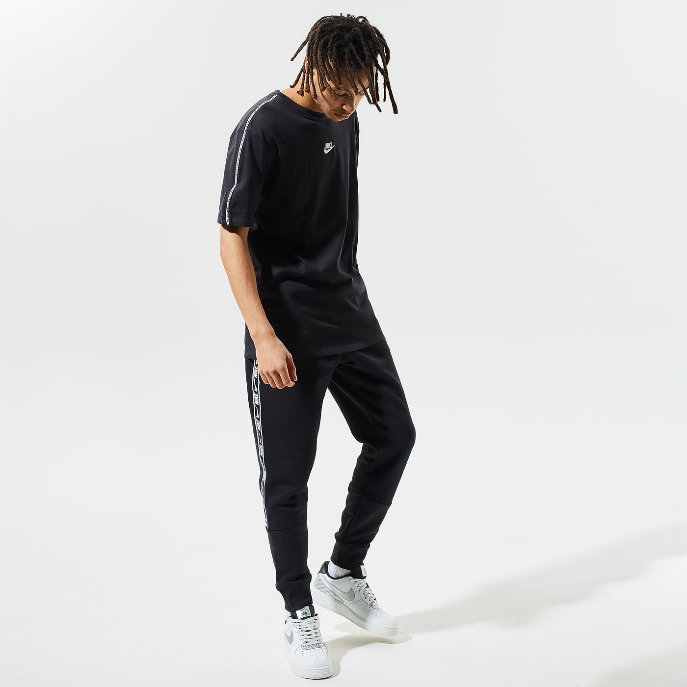 Мъжка тениска NIKE ТЕНИСКА SPORTSWEAR cz7825-010 цвят черен