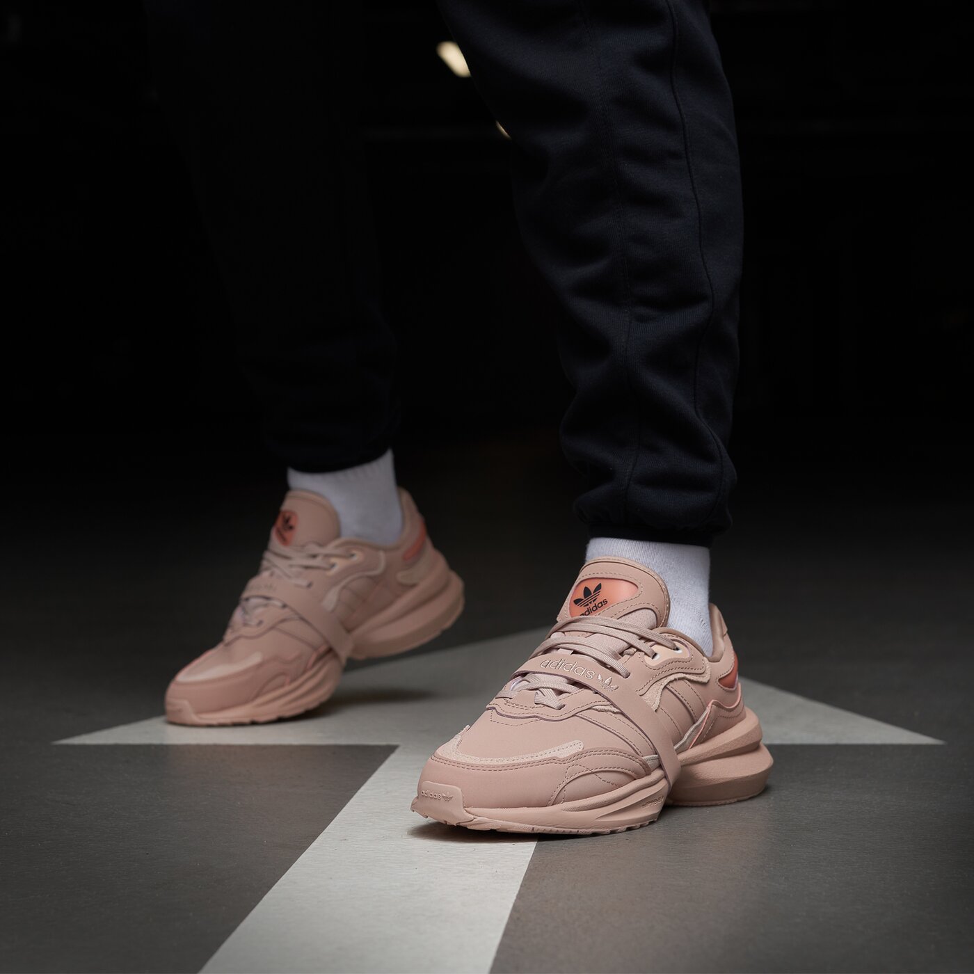 Дамски маратонки ADIDAS ZENTIC W gy4130 цвят бежов