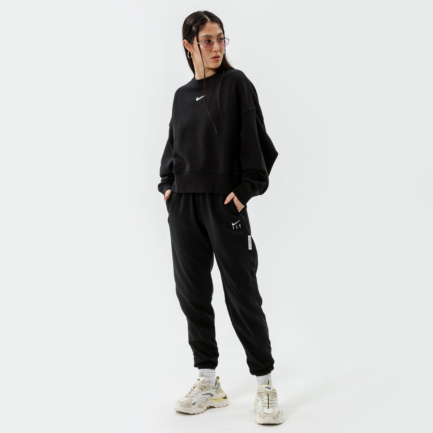 Дамски суичър NIKE СУИТЧЪР W NSW ESSNTL FLC CREW CLCTN dj7665-010 цвят черен