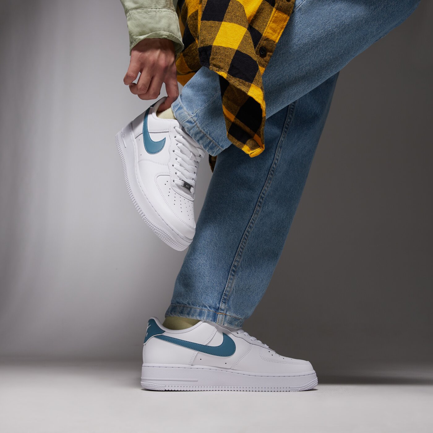 Мъжки маратонки NIKE AIR FORCE 1 '07  fj4146-114 цвят бял