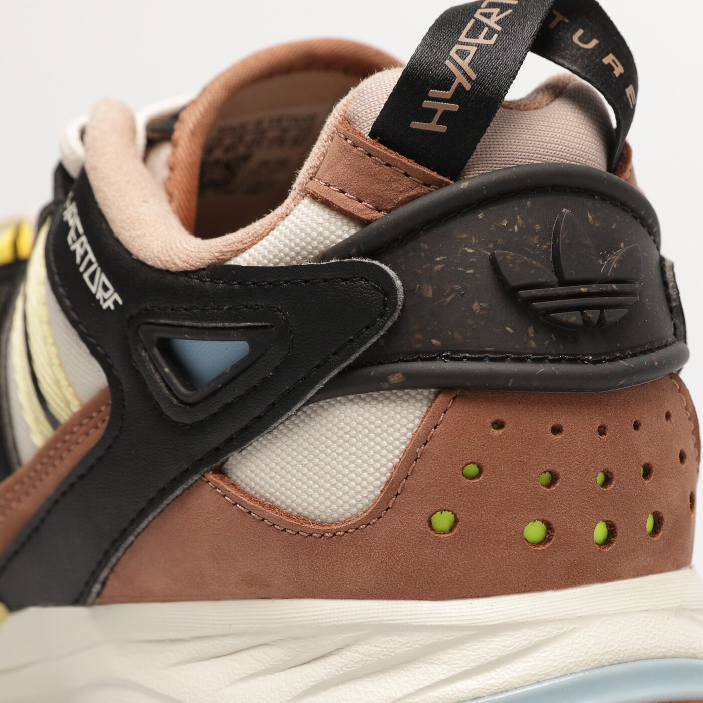 Мъжки маратонки ADIDAS HYPERTURF hp2845 цвят кафяв