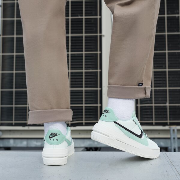 Дамски маратонки NIKE W AIR FORCE 1 PLT.AF.ORM  dx3730-300 цвят зелен