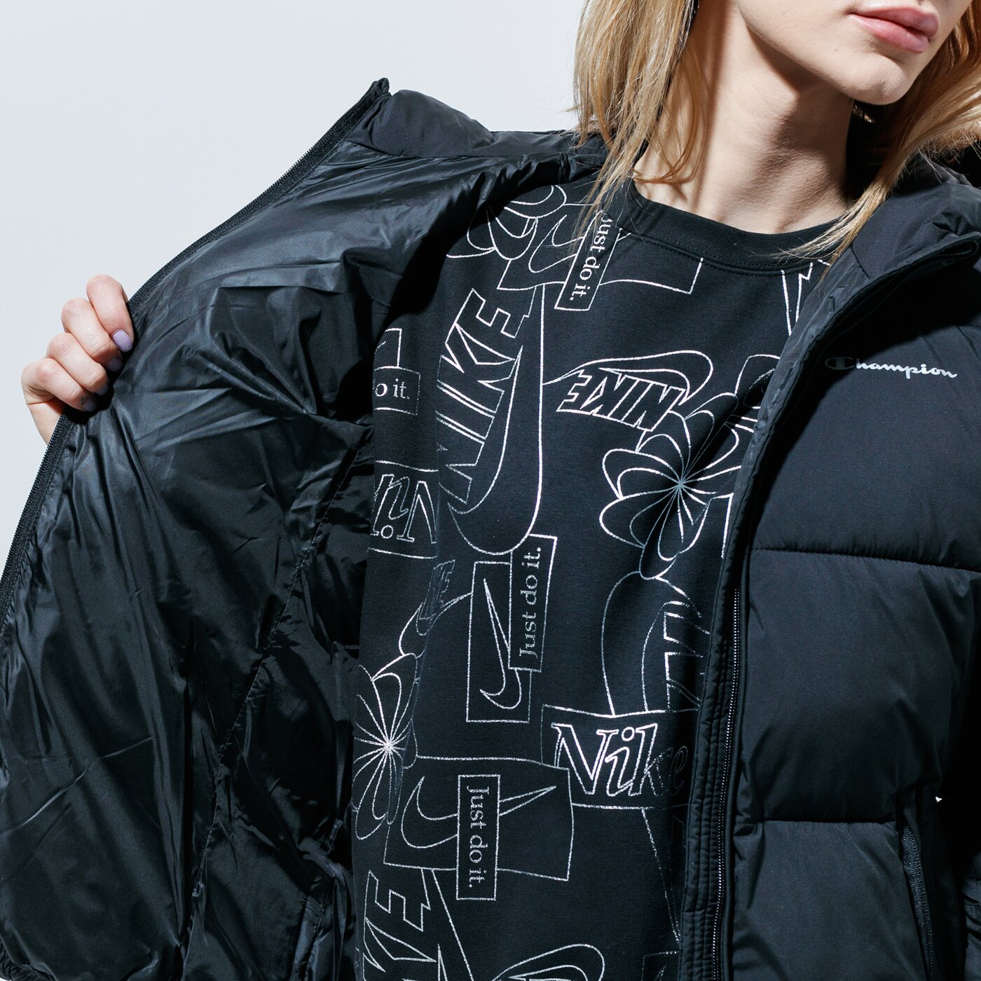 Дамско зимно яке CHAMPION ЯКЕ HOODED POLYFILLED JACKET REGULAR 113424kk001 цвят черен