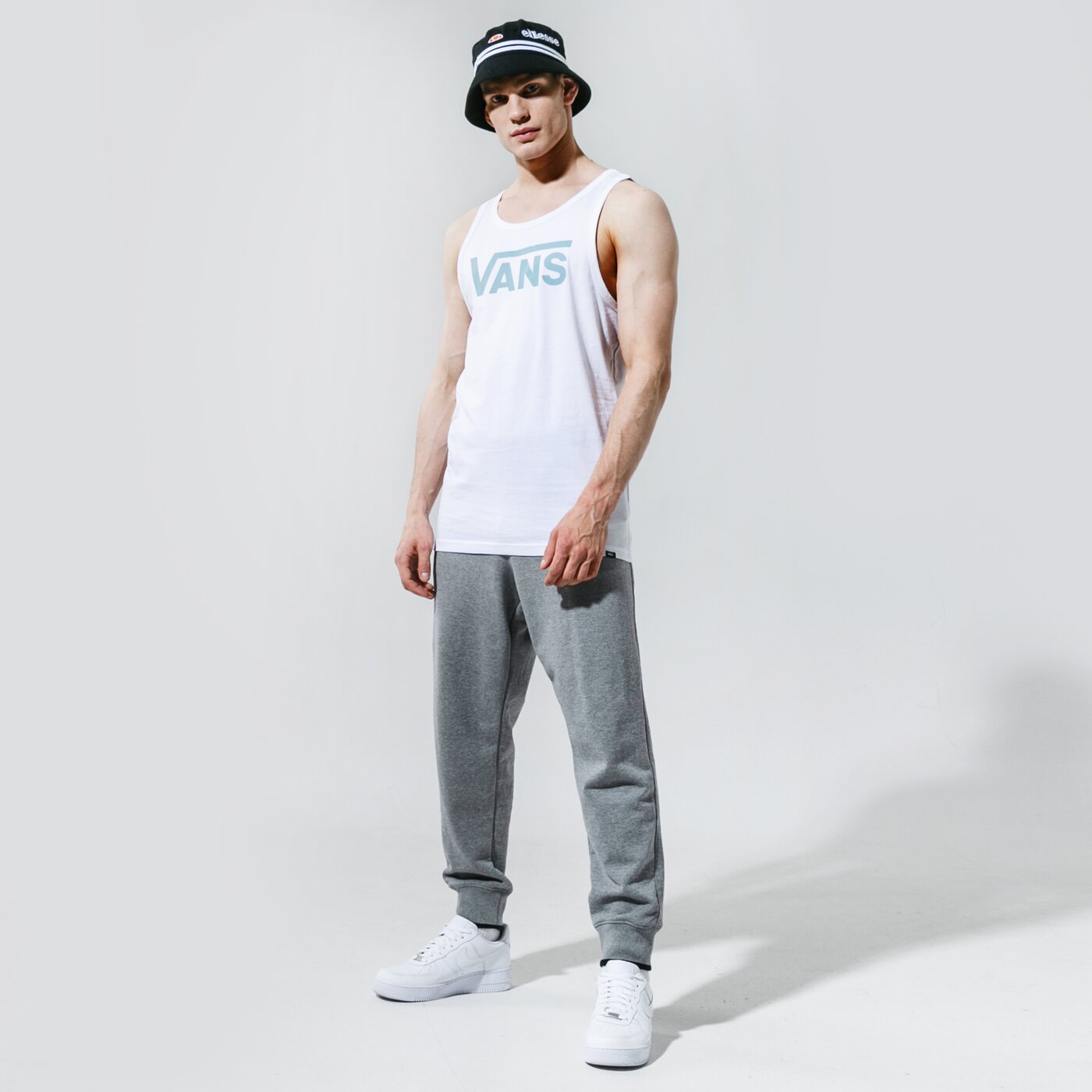 Мъжка тениска VANS ПОТНИК VANS CLASSIC ПОТНИК vn000y8vzdf1 цвят бял