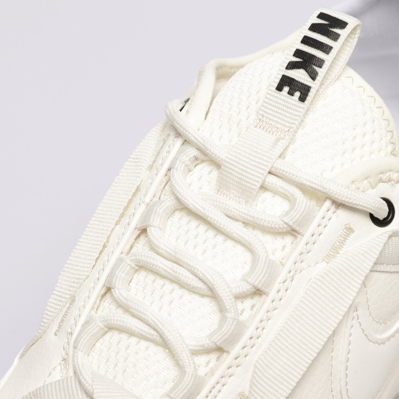 Дамски маратонки NIKE TC 7900 dd9682-100 цвят кремав