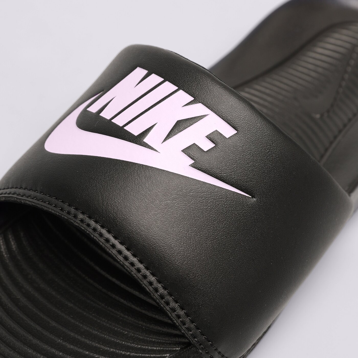 Дамски чехли и сандали NIKE VICTORI ONE SLIDE  cn9677-002 цвят черен