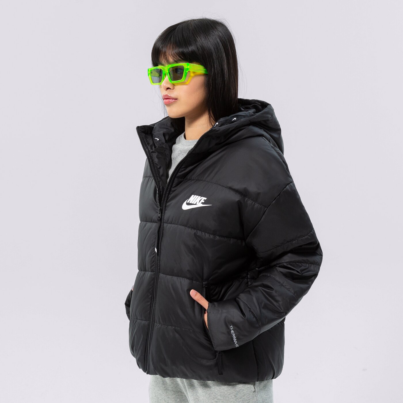 Дамско зимно яке NIKE SWOOSH PADDED JACKET  dx1797-010 цвят черен