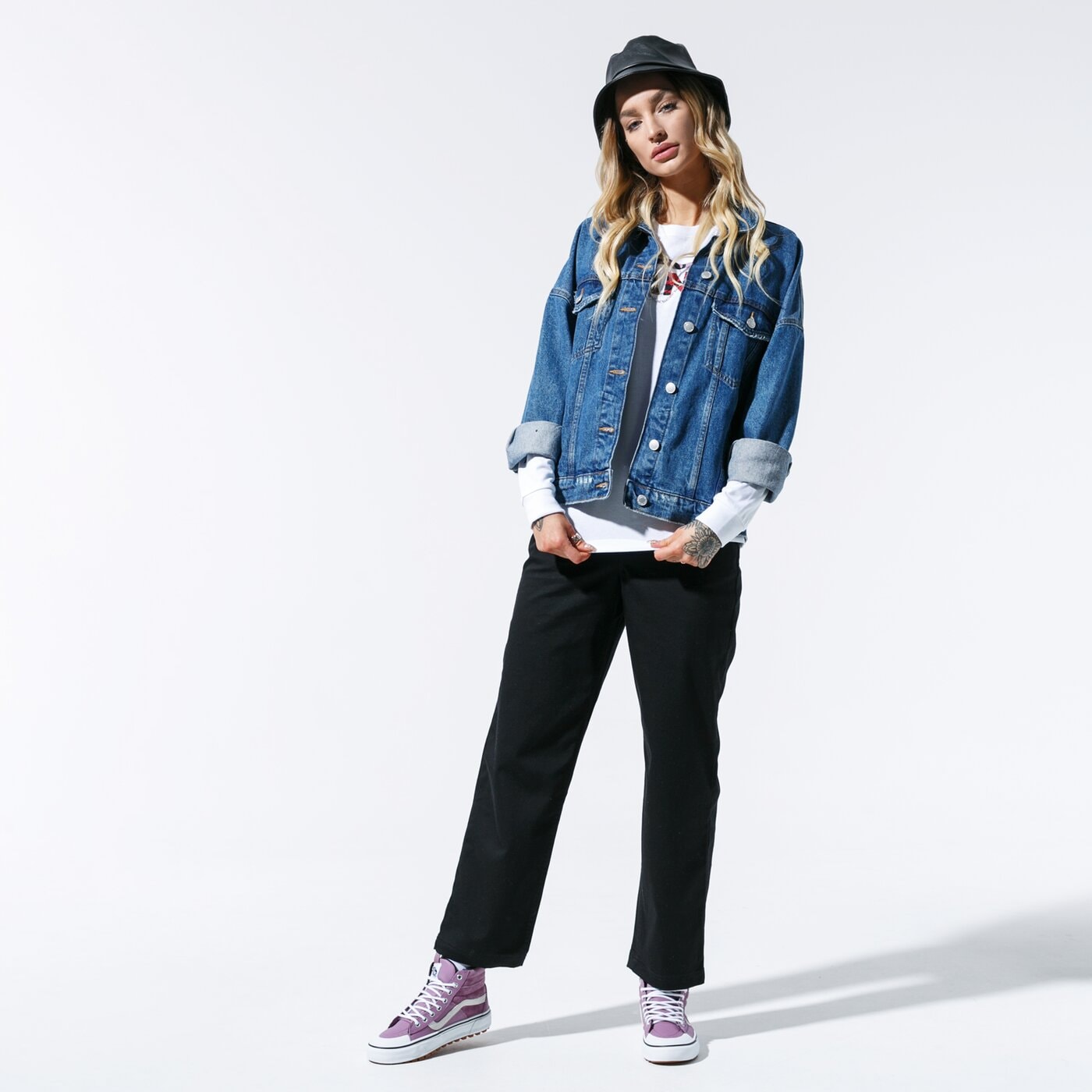 Дамски панталони VANS ПАНТАЛОНИ WM AUTHENTIC CHINO WMN BLACK vn0a47seblk1 цвят черен