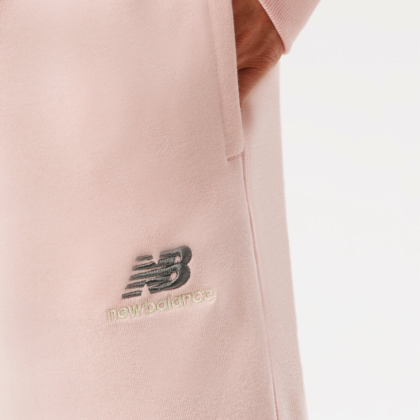 Дамски панталони NEW BALANCE ПАНТАЛОНИ NB ESSENTIALS UNI-SSENTIALS SWEATPANT up21500pie цвят розов