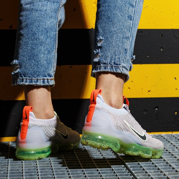 Дамски маратонки NIKE AIR VAPORMAX 2021 FK dc4112-003 цвят бежов