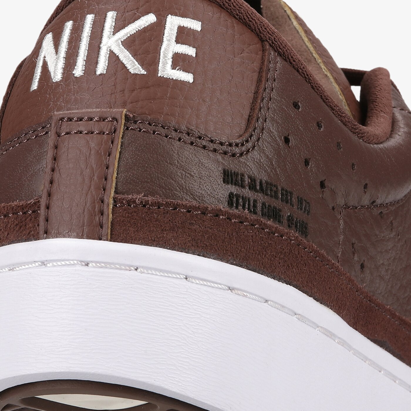 Мъжки маратонки NIKE BLAZER LOW X da2045-200 цвят кафяв