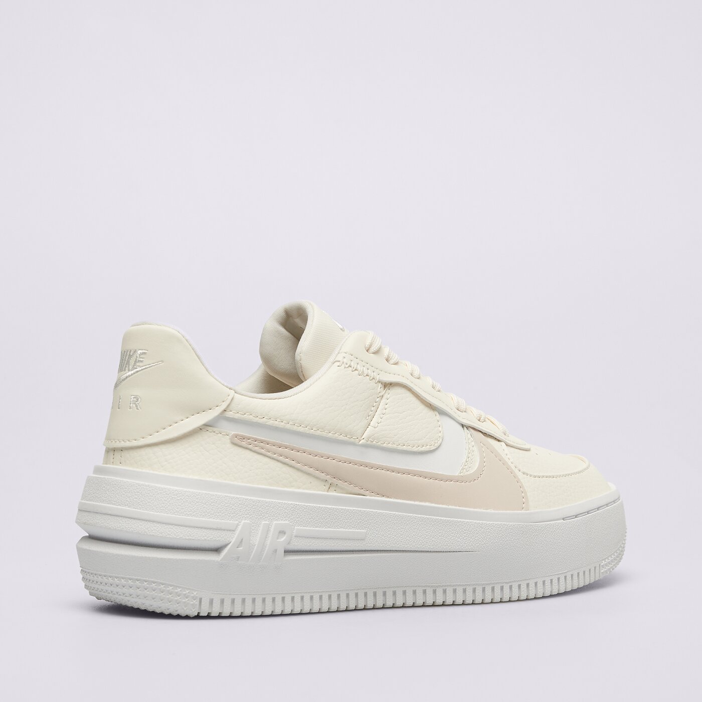 Дамски маратонки NIKE W AF1 PLT.AF.ORM  dj9946-107 цвят бежов