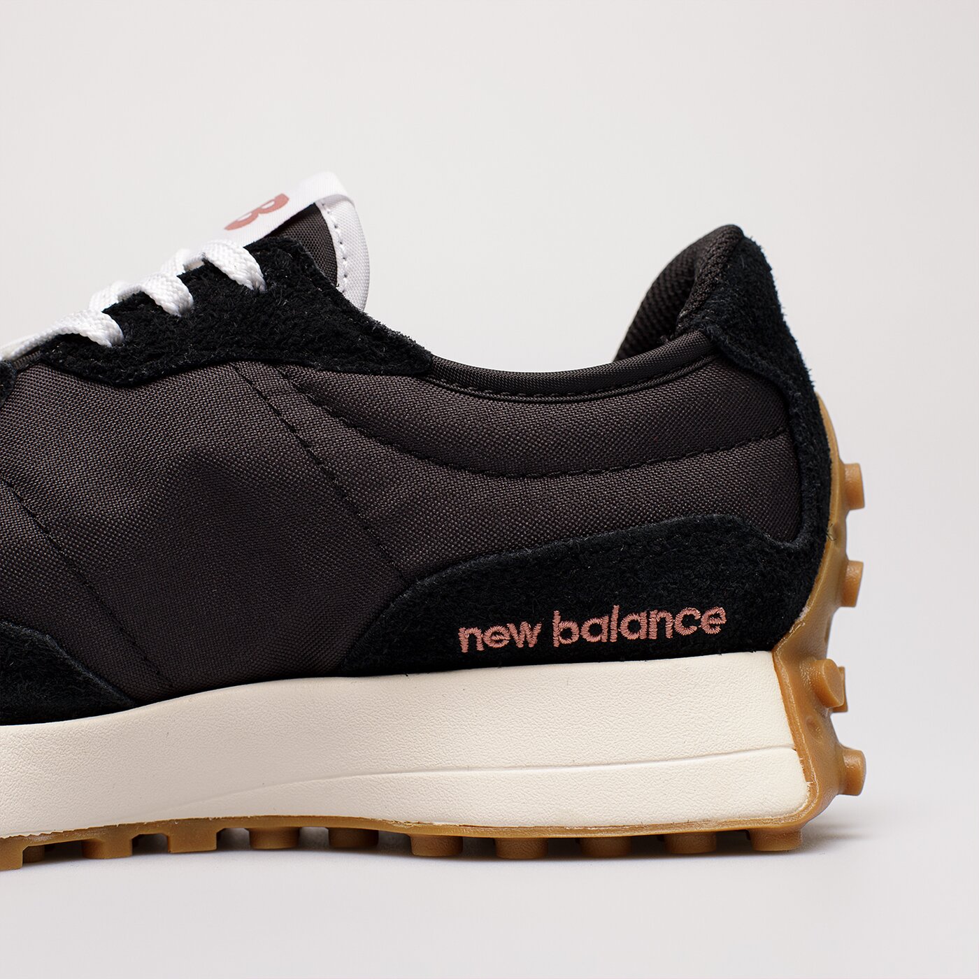 Дамски маратонки NEW BALANCE 327  ws327bl цвят черен