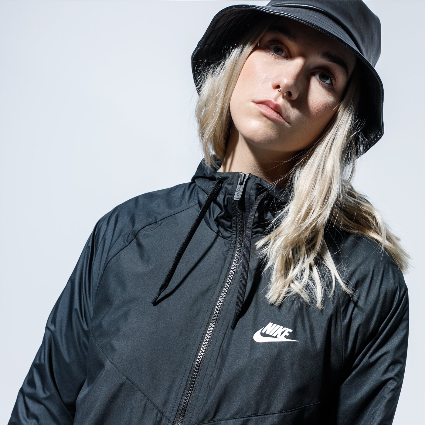 Дамско преходно яке NIKE ЯКЕ W NSW WR JKT bv3939-010 цвят черен