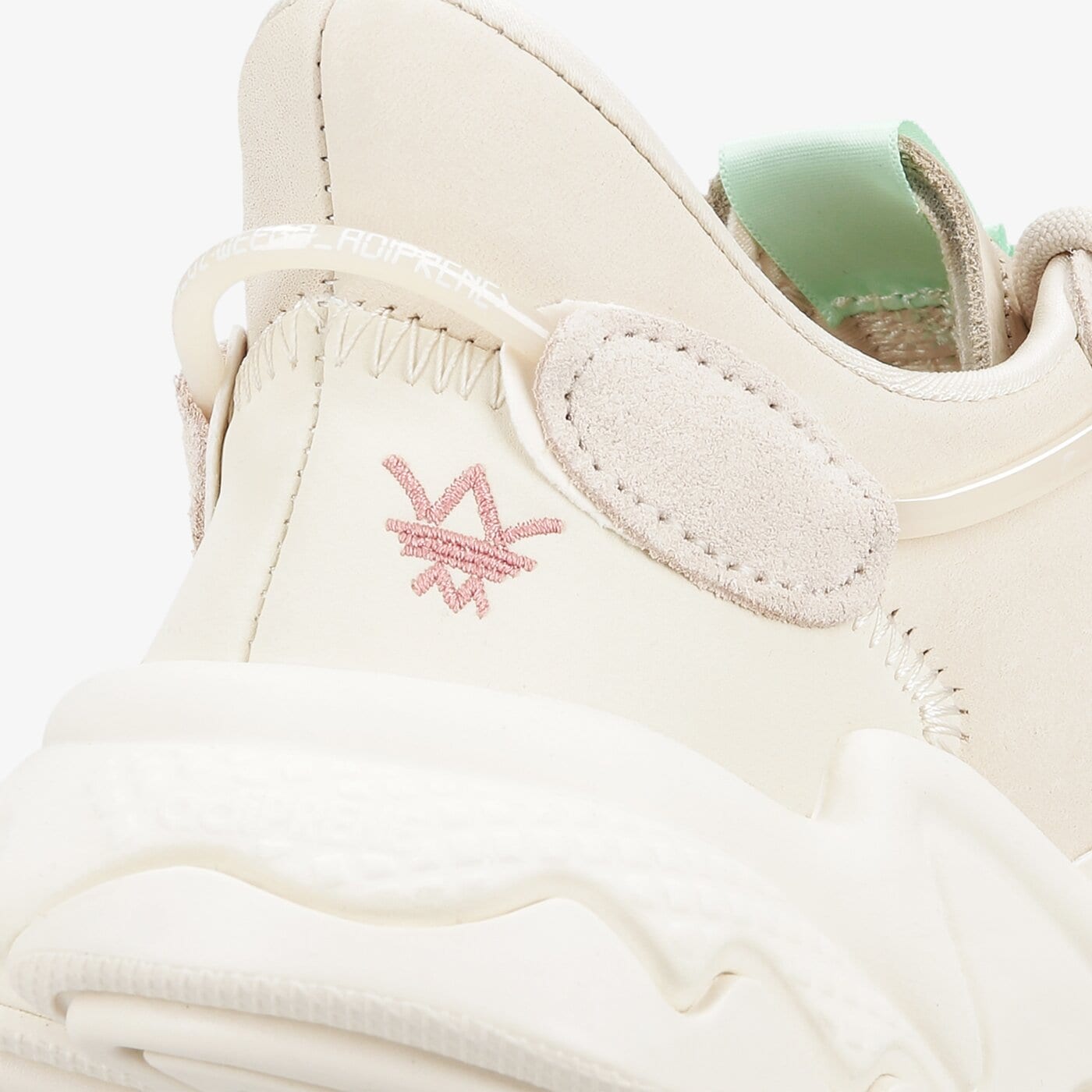 Дамски маратонки ADIDAS OZWEEGO W gw0170 цвят бежов