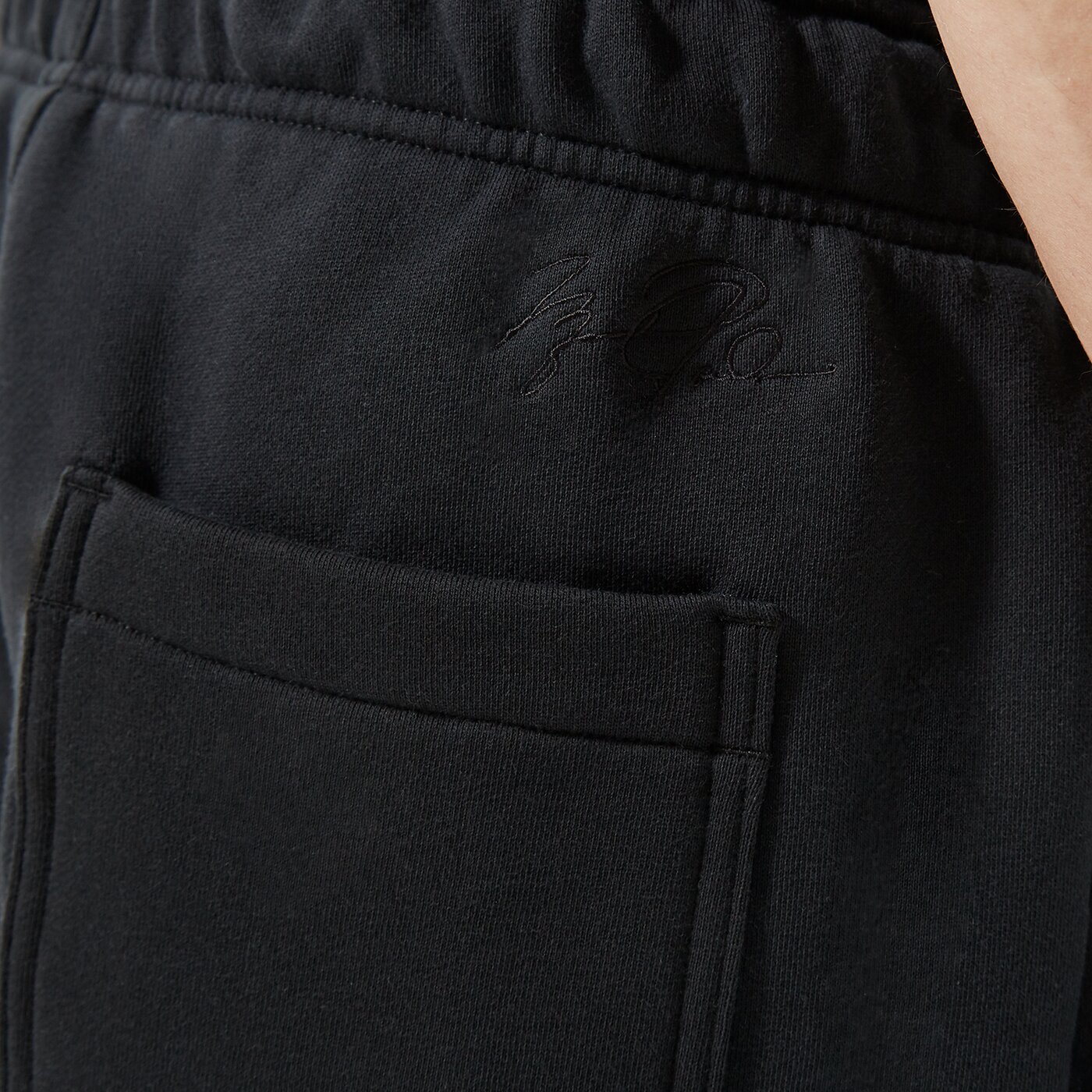 Мъжки къси панталони JORDAN ШОРТИ ESSENTIAL FLEECE SHORTS da9826-010 цвят черен