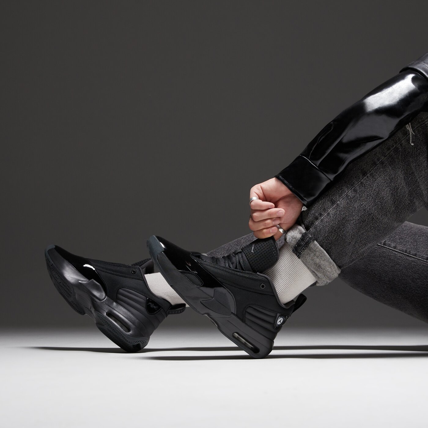 Мъжки маратонки JORDAN MAX AURA 6 fq8298-001 цвят черен