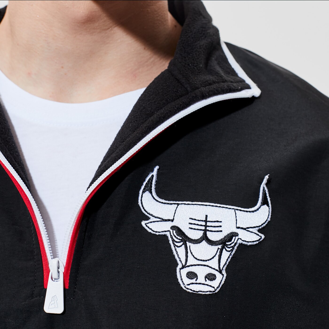 Мъжки суичър NEW ERA ПОЛАР NBA 1/4 ZIP FLEECE BULLS CHICAGO BULLS BLK 12553332 цвят черен