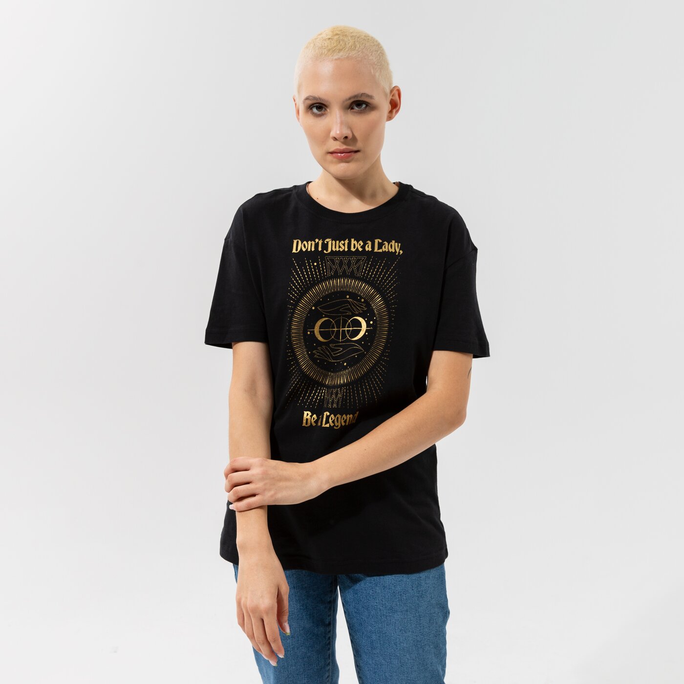 Дамска тениска NIKE ТЕНИСКА W NK SSNL VERB BOY SS TEE NBA dj6388-011 цвят черен