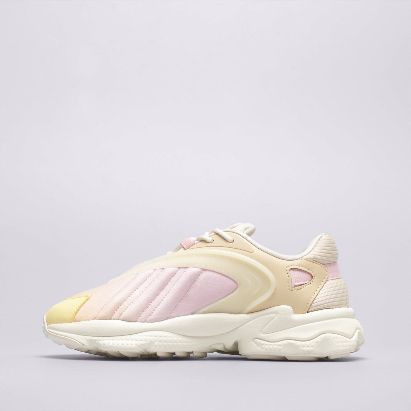 Дамски маратонки ADIDAS OZTRAL W hq4474 цвят бежов