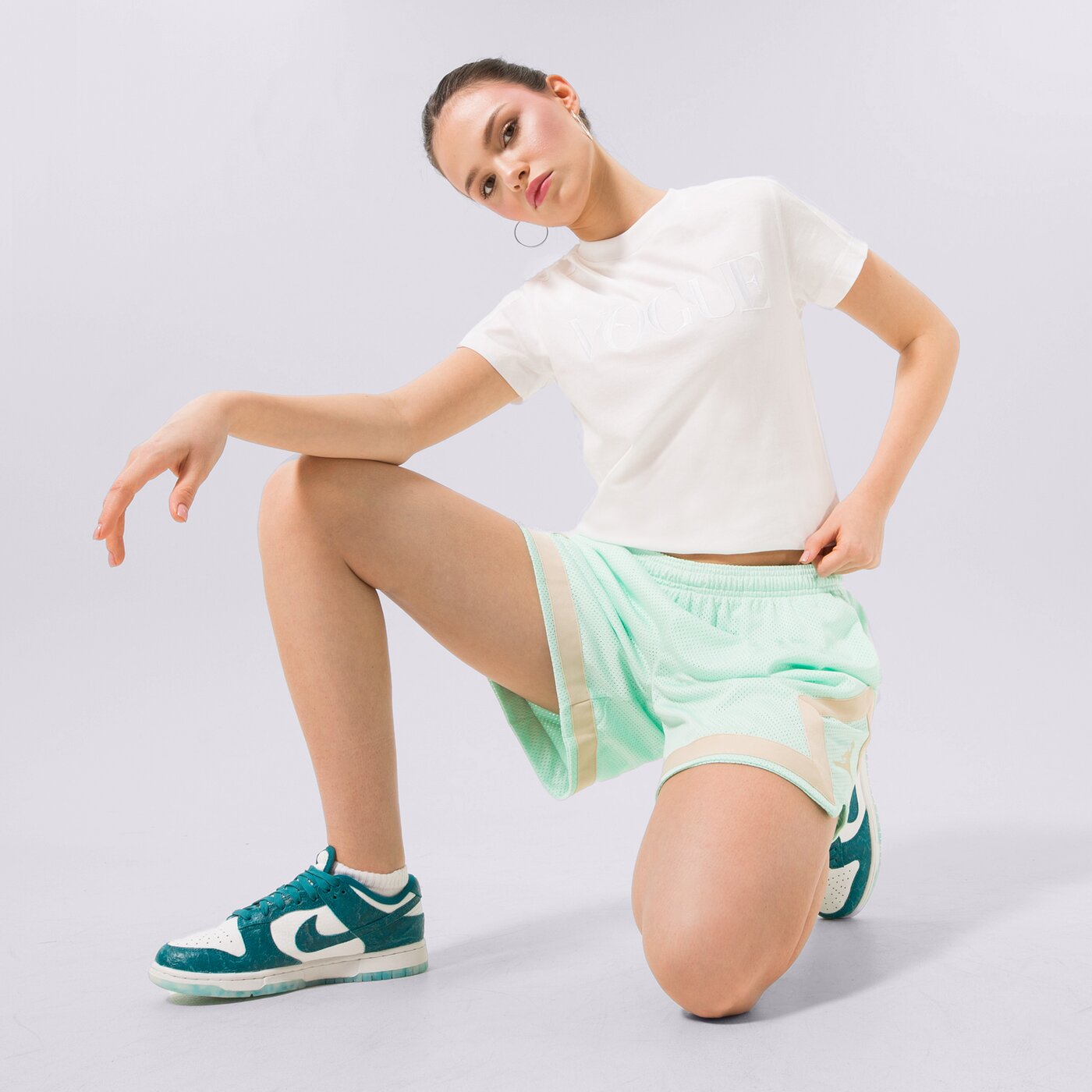 Дамска тениска PUMA ТЕНИСКА PUMA X VOGUE REGULAR TEE 535234-02 цвят бял