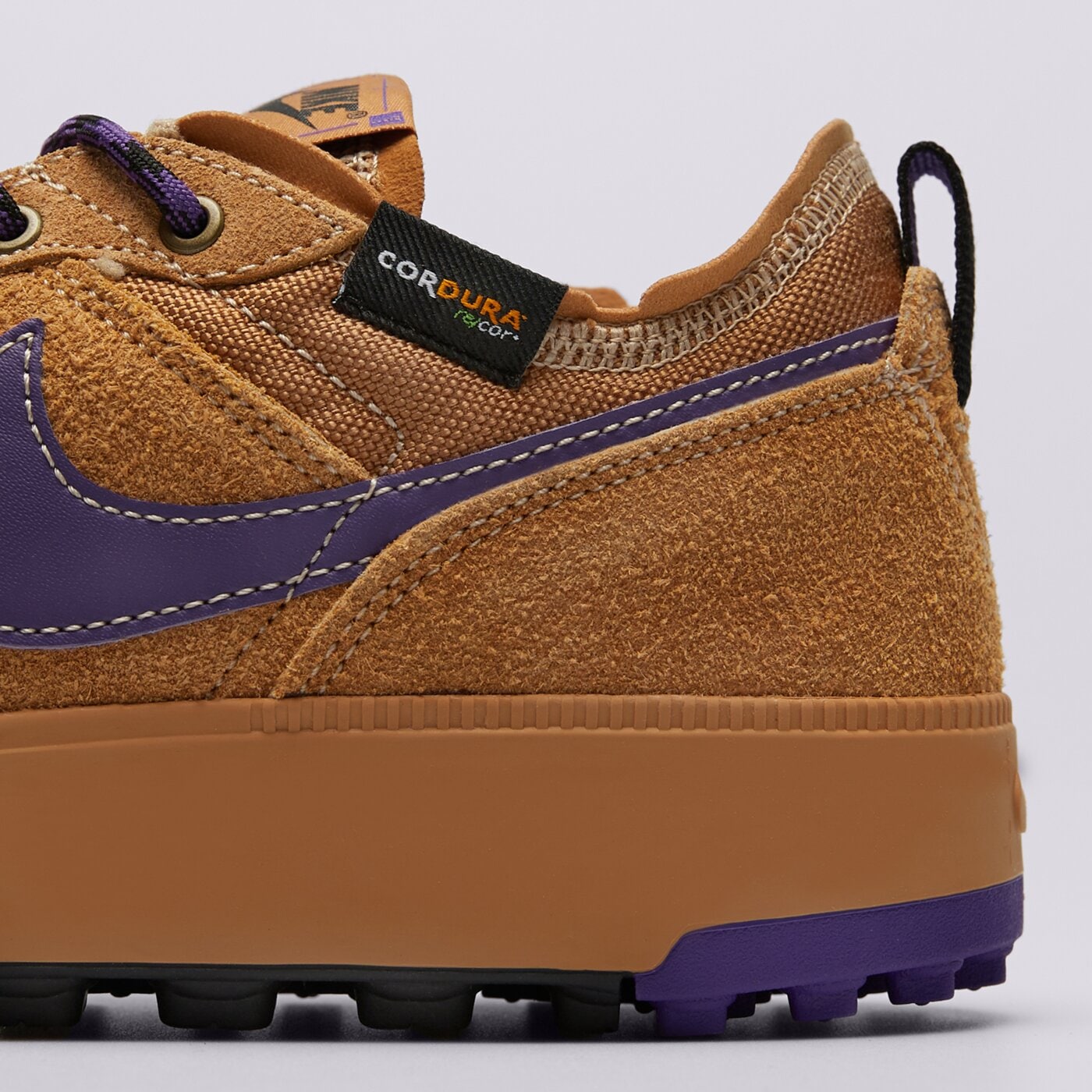 Мъжки туристически обувки NIKE C1TY PRM hj4316-200 цвят кафяв