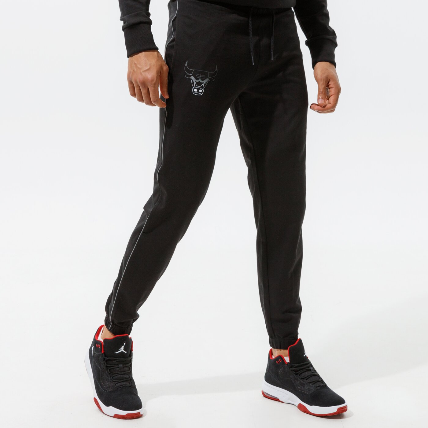 Мъжки панталони NEW ERA ПАНТАЛОНИ NBA FADE LOGO JOGGER BULLS CHICAGO BULLS B 12590899 цвят черен