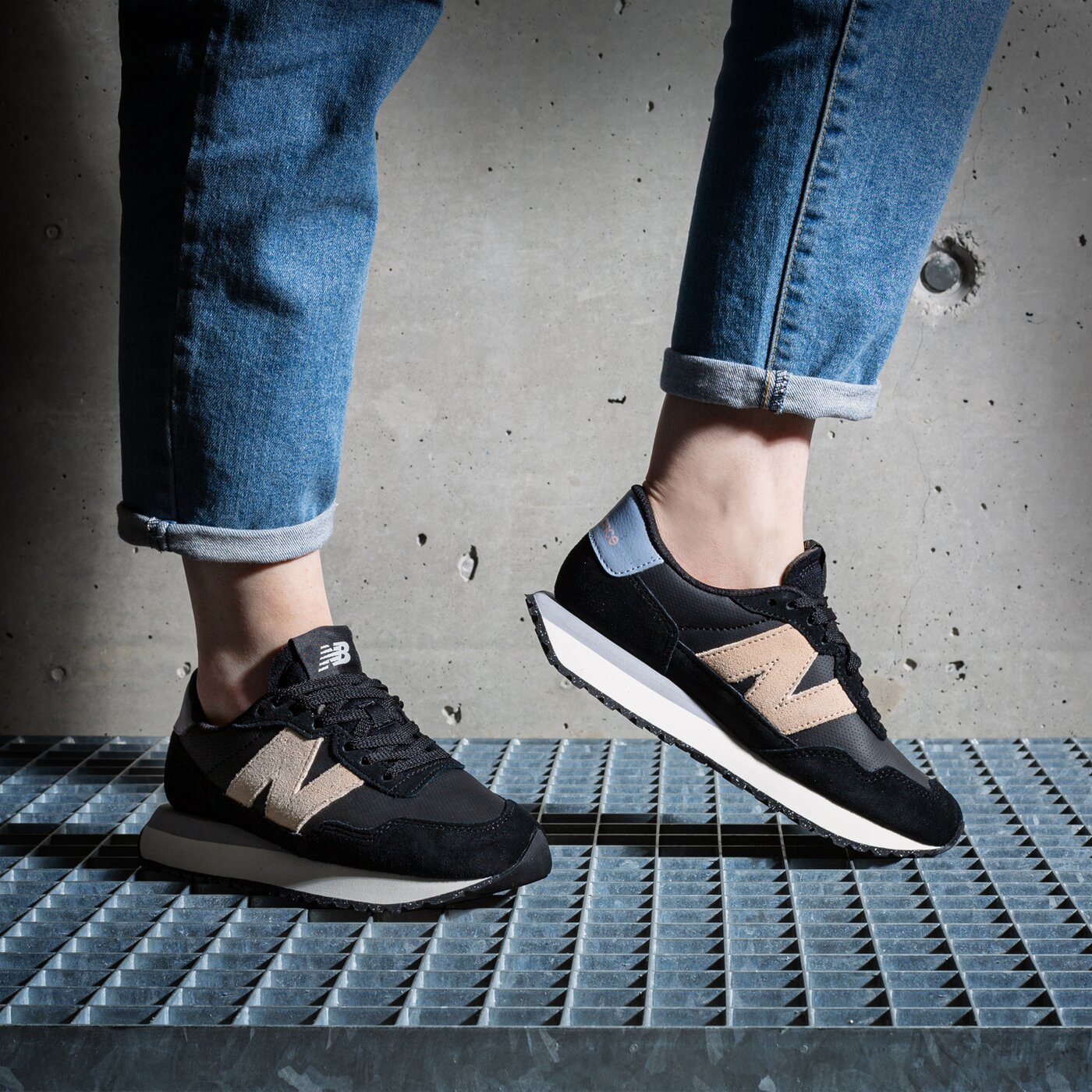 Дамски маратонки NEW BALANCE 237  ws237bb цвят черен