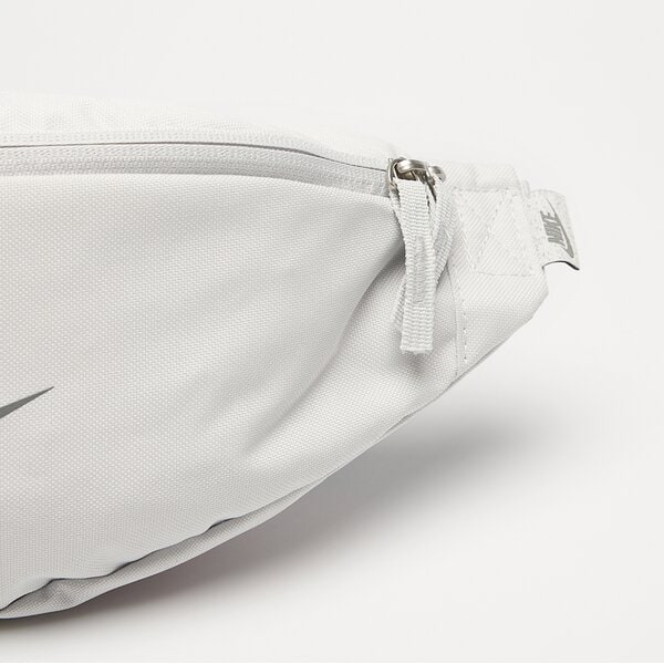 Дамска чанта за кръст NIKE ЧАНТА NK HERITAGE WAISTPACK db0490-025 цвят сив